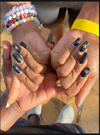 Minimal chrome nail set